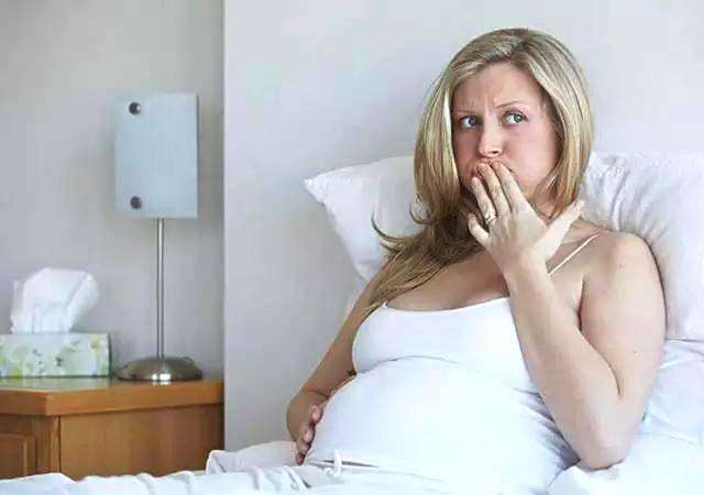 早期怀孕时，选择合适的睡姿很重要：